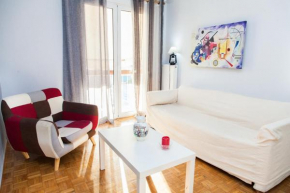 Quiet, Comfy apartment with Balcony near to Metro!, Athen